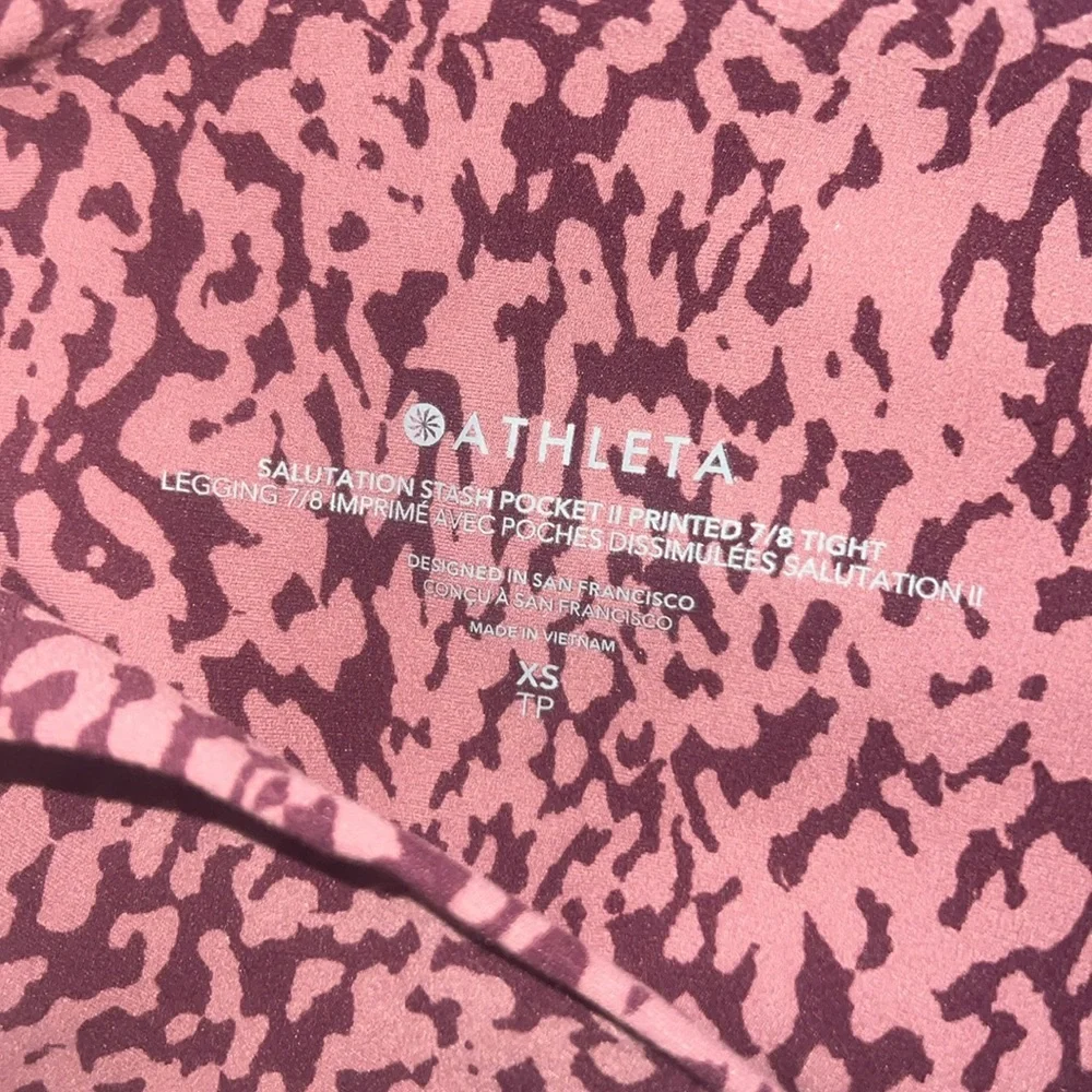 Athleta Salutation Stash Pocket II 7/8th Printed Tights in Mauve, size XS
